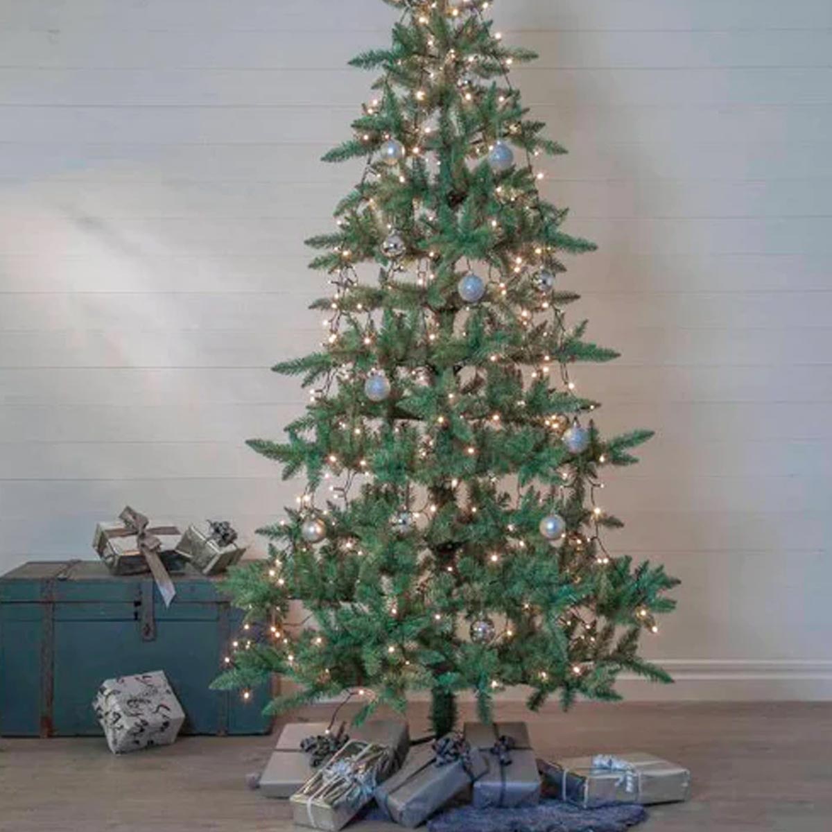 LED Easy on Christmas Tree Lights