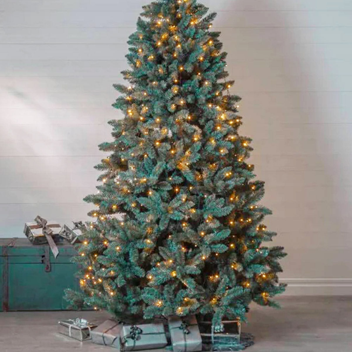 LED Easy on Christmas Tree Lights