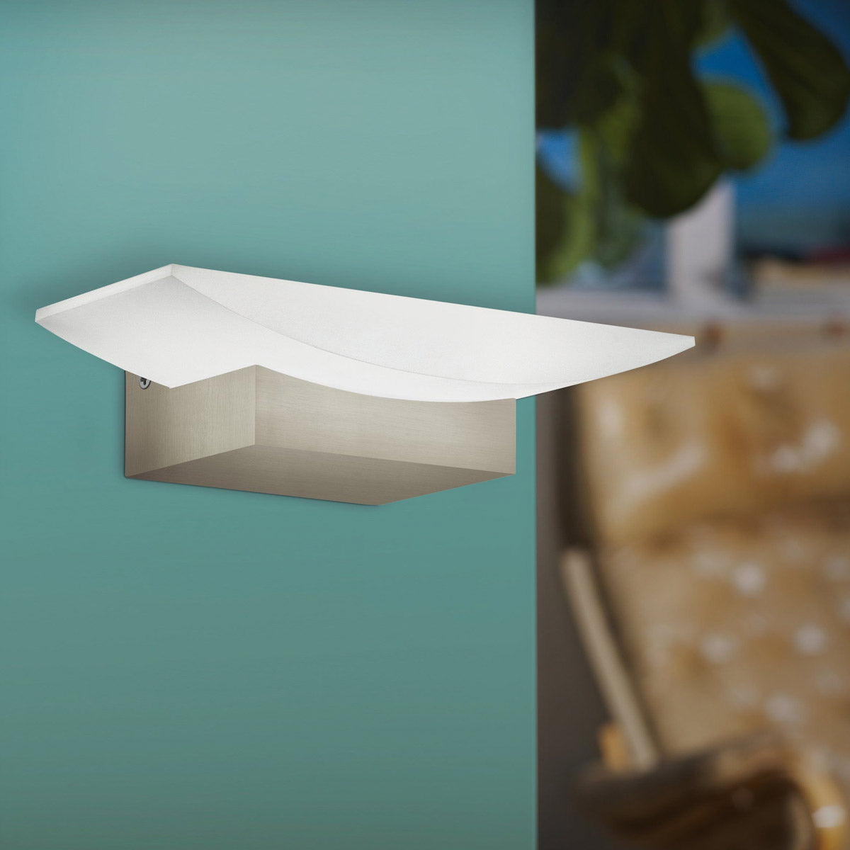 Metrass Frosted Curved Glass Wall Light