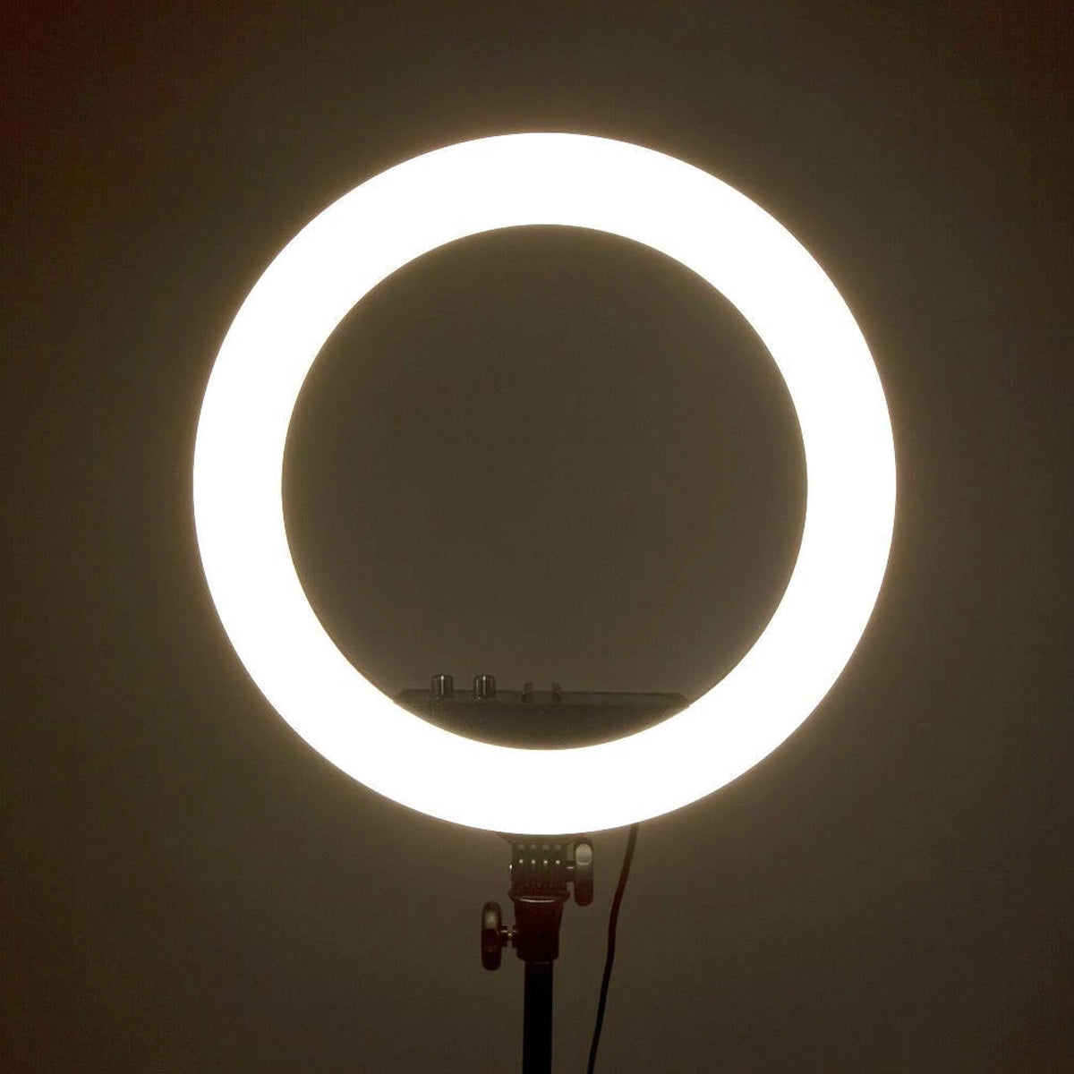 Glow & Co Deluxe Infinity 18" LED Ring Light