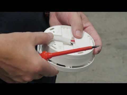 Homeguard 240V Interconnect Photoelectric Smoke Alarm with 1 Year Battery