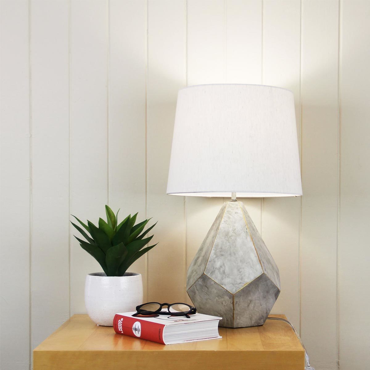 Leon Geometric Ivory & Gold Table Lamp