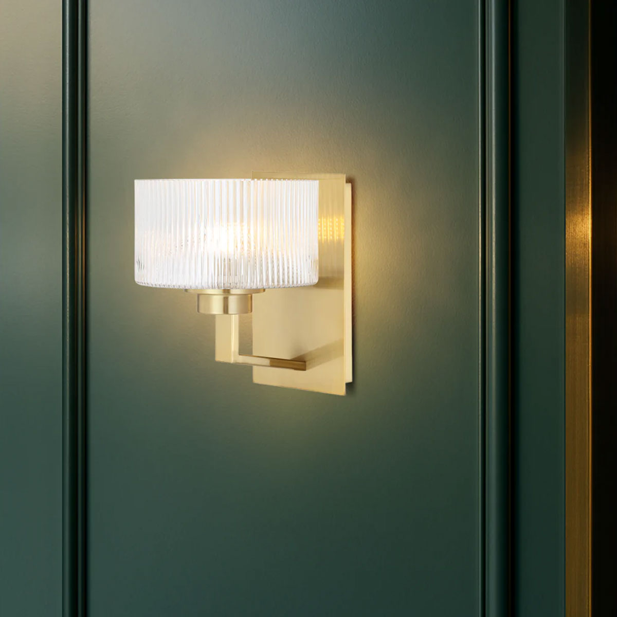Moreno II Wall Light with Ribbed Glass - Stylish Design
