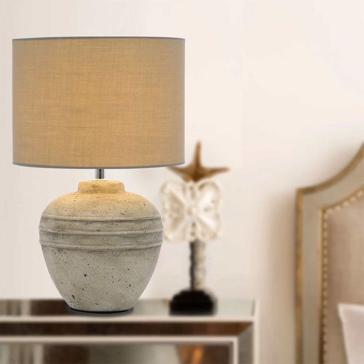Sierra Ceramic Table Lamp €“ Rustic Urn Design