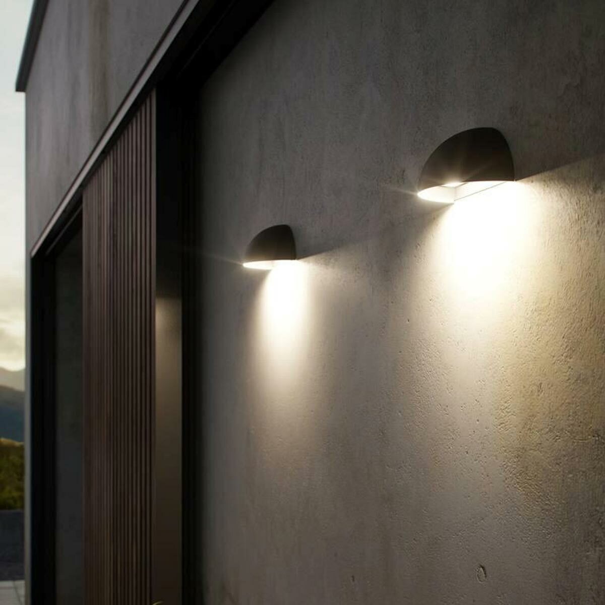 Smart Arcus LED Outdoor Wall Light