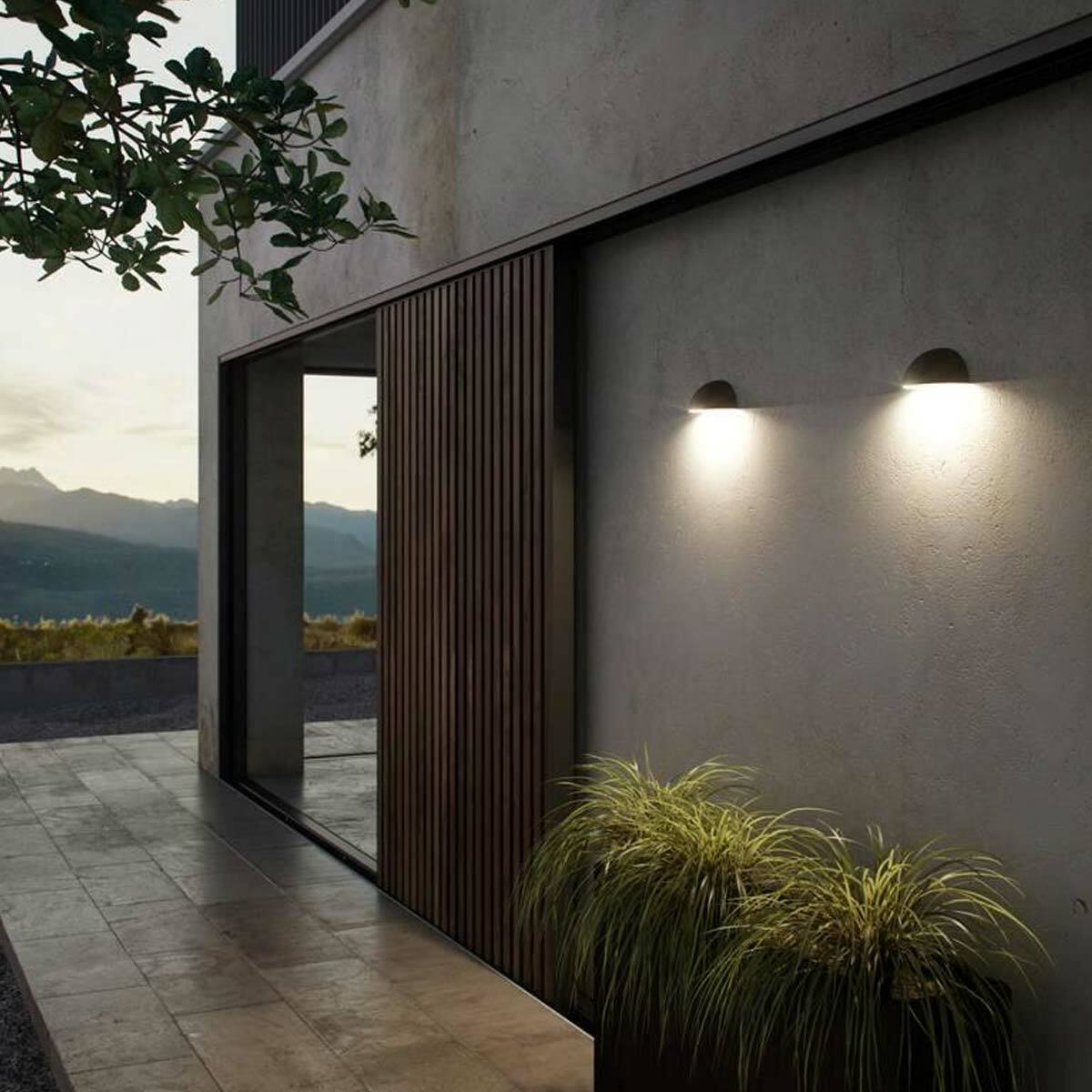 Smart Arcus LED Outdoor Wall Light