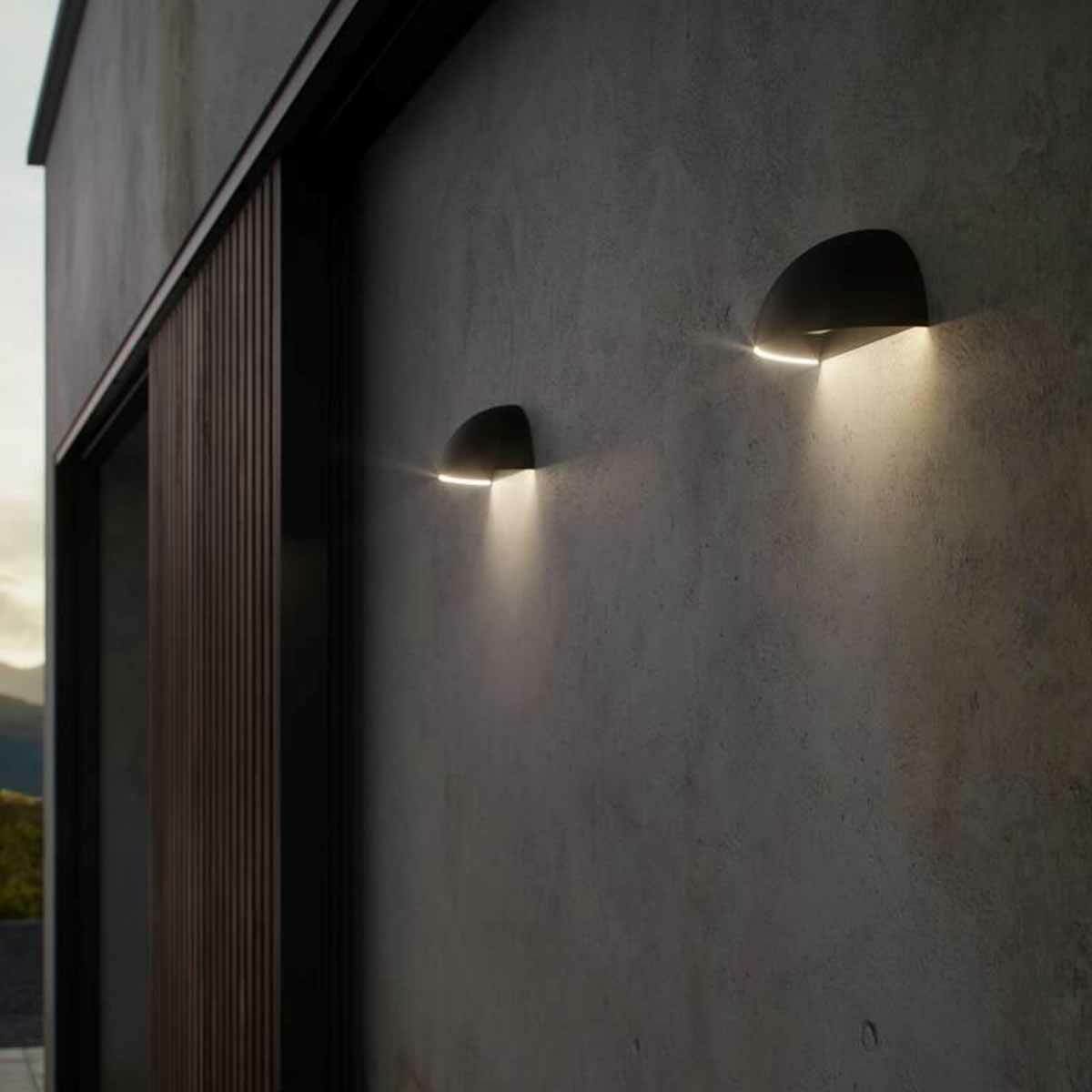 Smart Arcus LED Outdoor Wall Light